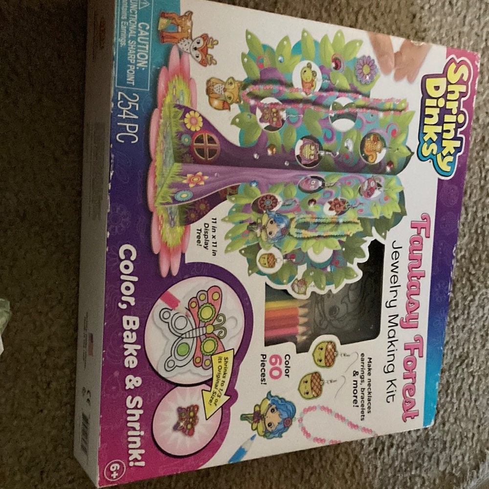 Shrinky Dinks 254 pieces Fantasy Forest Jewelry Making Kit Color Bake and Shrink